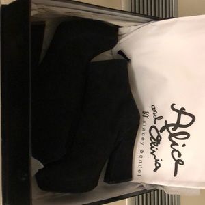Alice &Olivia black suede platform boots